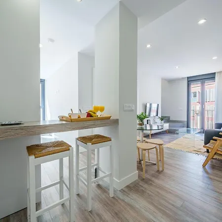 Old Town Pool & Parking Apartment *